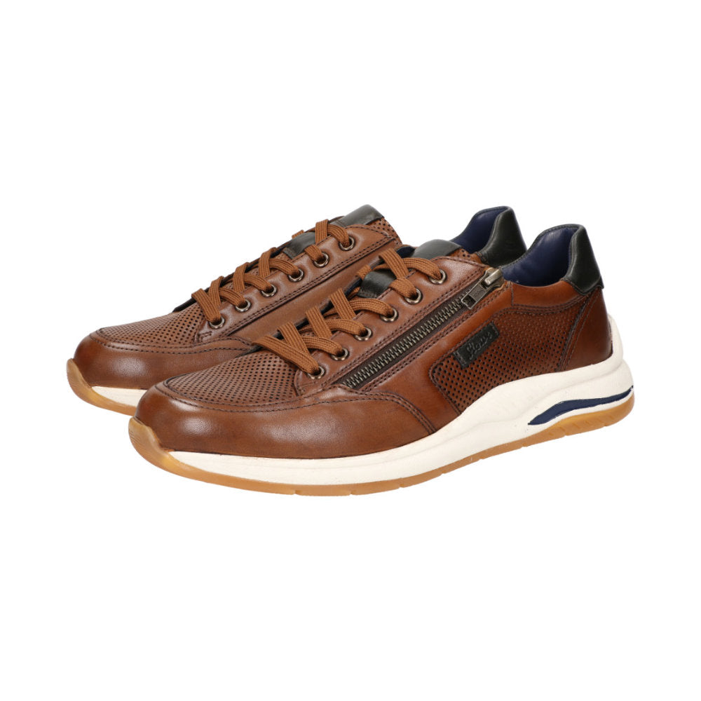 Detailed view of Turibio lace-up sole and heel