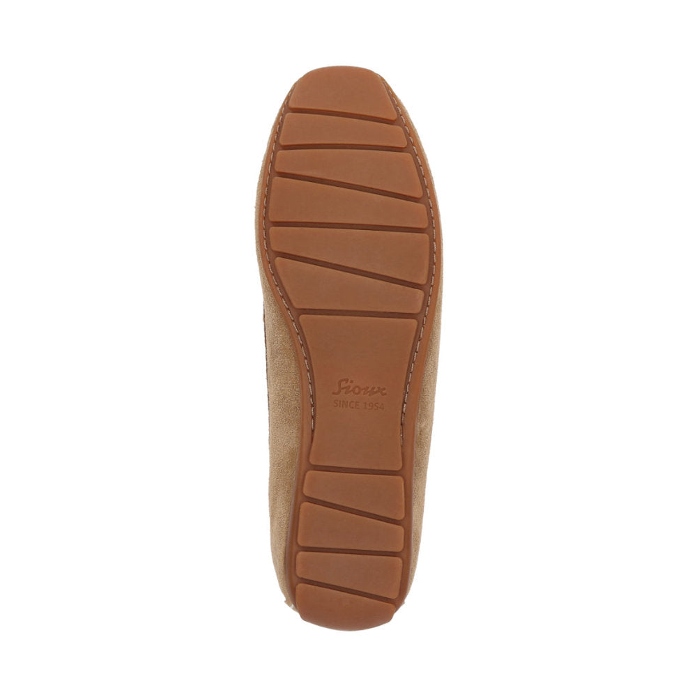 Sole view of Carmona moccasin with driving heel curve